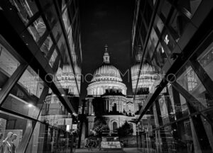 Achat de photo d'architecture de la Cathédrale Saint Paul à Londres en noir et blanc