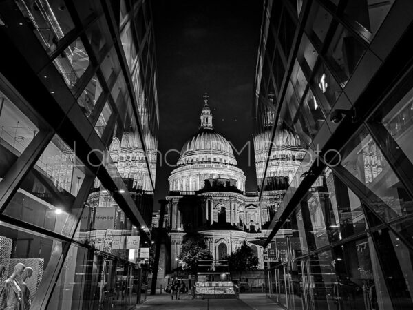 Achat de photo d'architecture de la Cathédrale Saint Paul à Londres en noir et blanc
